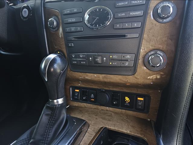 Photo of 2012 Silver INFINITI QX56