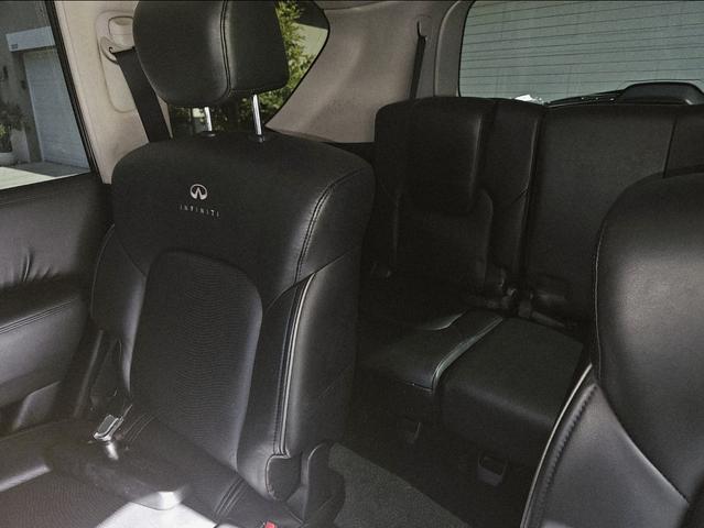 Photo of 2012 Silver INFINITI QX56