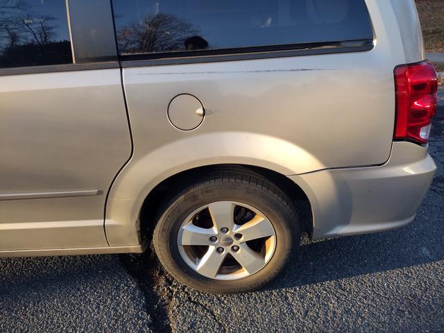 Photo of 2014 Gold Dodge Grand Caravan