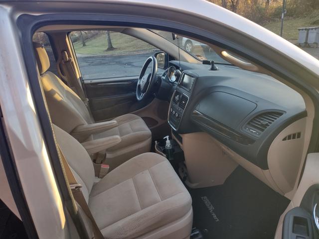 Photo of 2014 Gold Dodge Grand Caravan