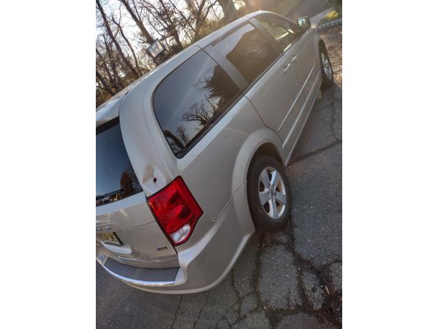Photo of 2014 Gold Dodge Grand Caravan