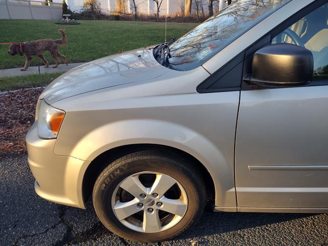 Photo of 2014 Gold Dodge Grand Caravan