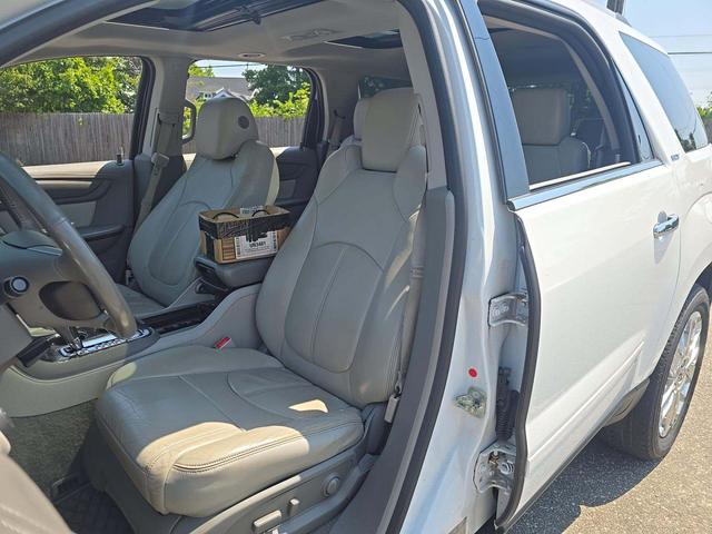 Photo of 2017 White GMC Acadia Limited