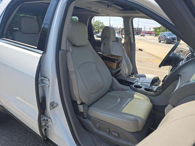 Photo of 2017 White GMC Acadia Limited