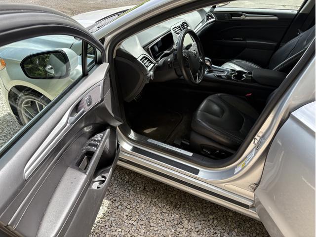 Photo of 2015 Silver Ford Fusion