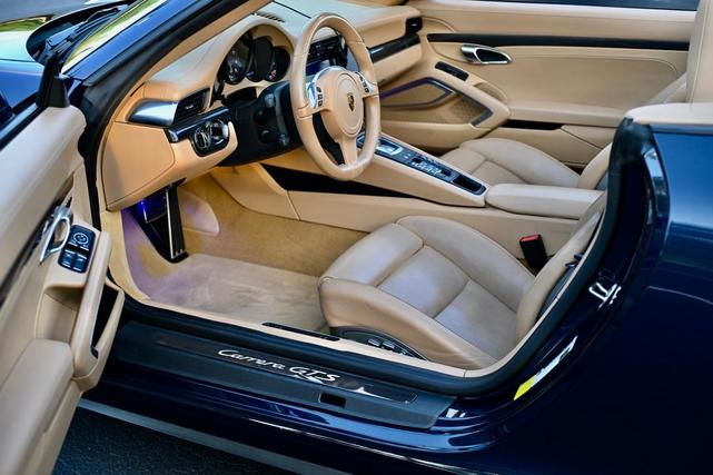 Photo of 2016 Blue Porsche 911