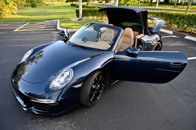 Photo of 2016 Blue Porsche 911