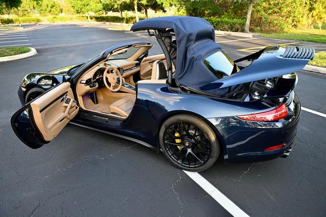 Photo of 2016 Blue Porsche 911
