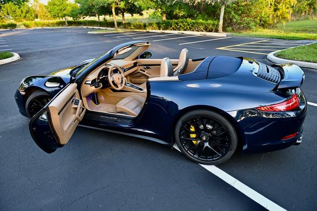 Photo of 2016 Blue Porsche 911