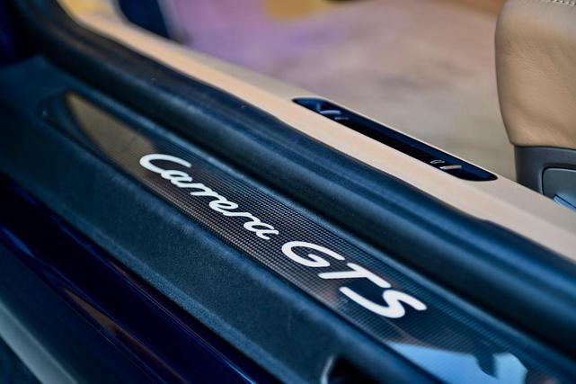 Photo of 2016 Blue Porsche 911