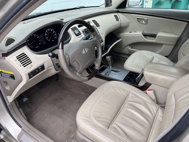 Photo of 2009 Beige Hyundai Azera