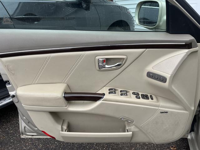 Photo of 2009 Beige Hyundai Azera
