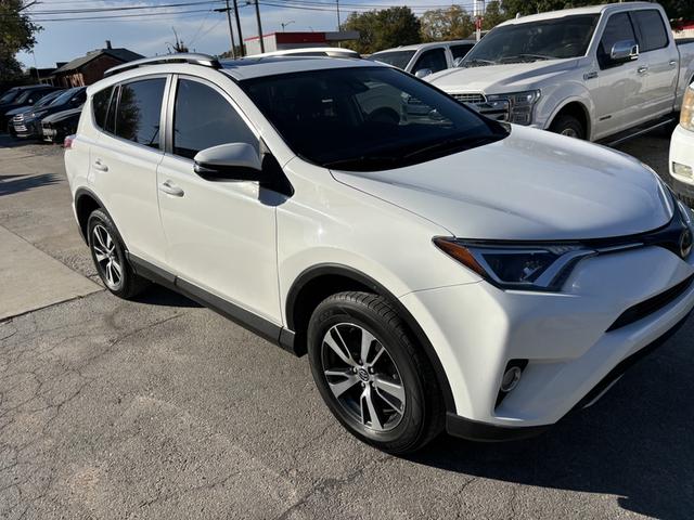 Photo of 2017 White Toyota RAV4