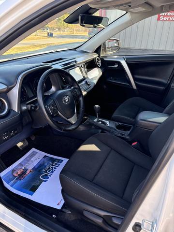 Photo of 2017 White Toyota RAV4