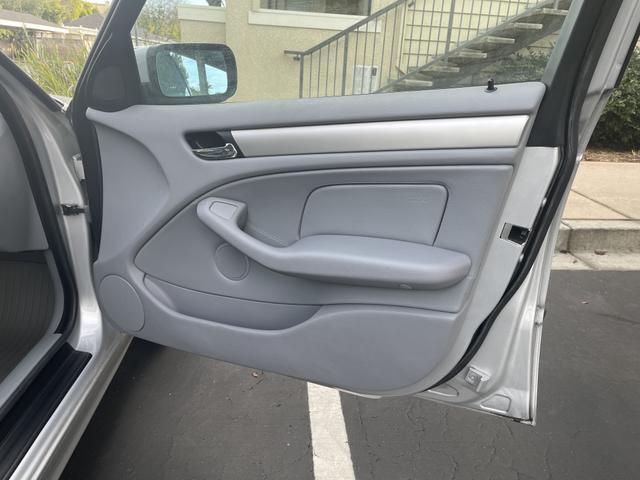 Photo of 2004 Silver BMW 325