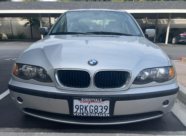 Photo of 2004 Silver BMW 325