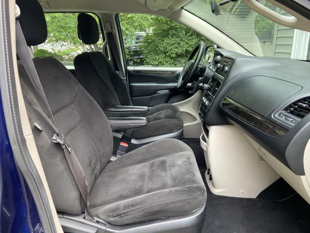 Photo of 2016 Blue Dodge Grand Caravan