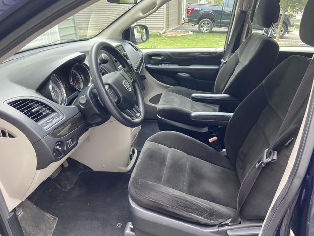 Photo of 2016 Blue Dodge Grand Caravan