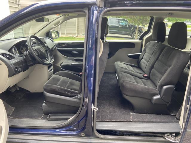 Photo of 2016 Blue Dodge Grand Caravan