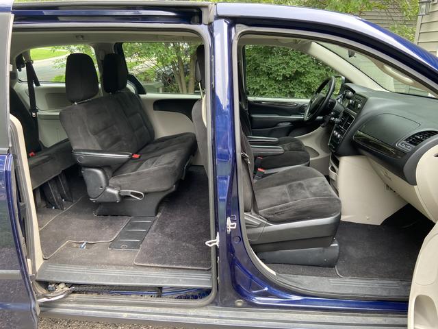 Photo of 2016 Blue Dodge Grand Caravan