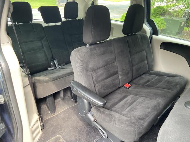 Photo of 2016 Blue Dodge Grand Caravan