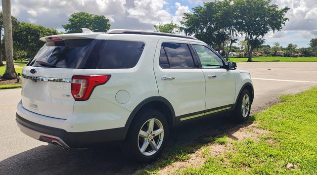 Photo of 2016 White Ford Explorer