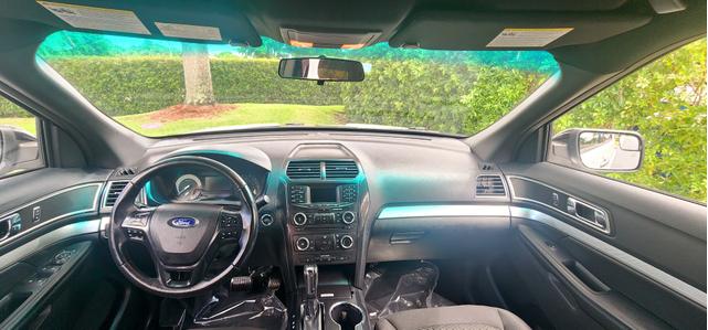 Photo of 2016 White Ford Explorer