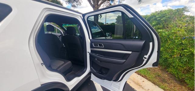 Photo of 2016 White Ford Explorer