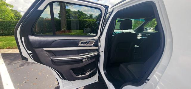Photo of 2016 White Ford Explorer