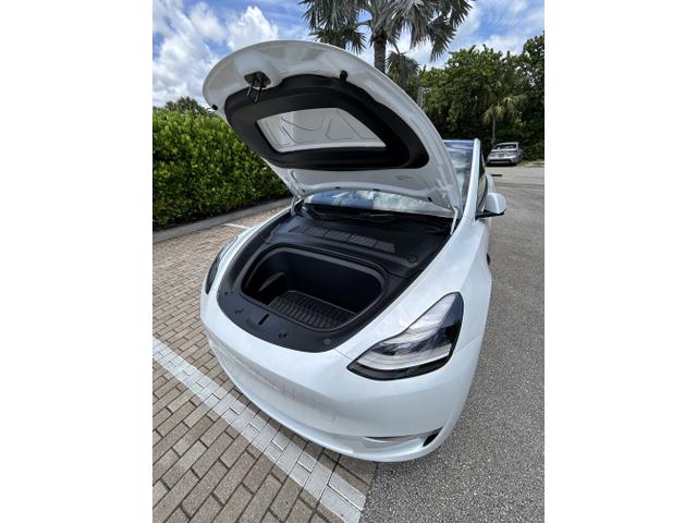 Photo of 2023 White Tesla Model Y