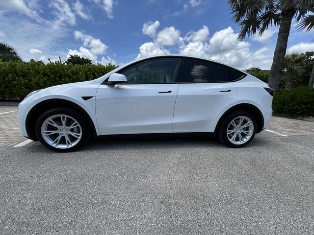 Photo of 2023 White Tesla Model Y