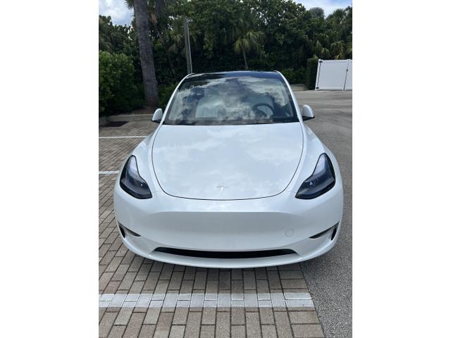 Photo of 2023 White Tesla Model Y