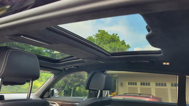 Photo of 2019 Black BMW M760