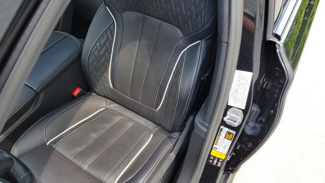 Photo of 2019 Black BMW M760