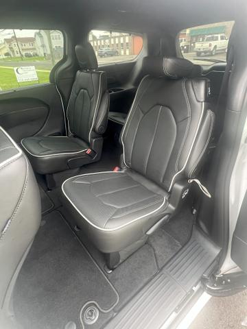 Photo of 2025 White Chrysler Pacifica