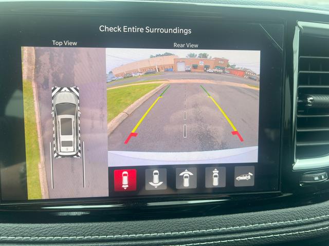 Photo of 2025 White Chrysler Pacifica