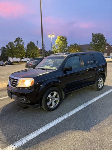 Photo of 2014 Black Honda Pilot