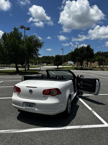 Photo of 2010 White Volkswagen Eos