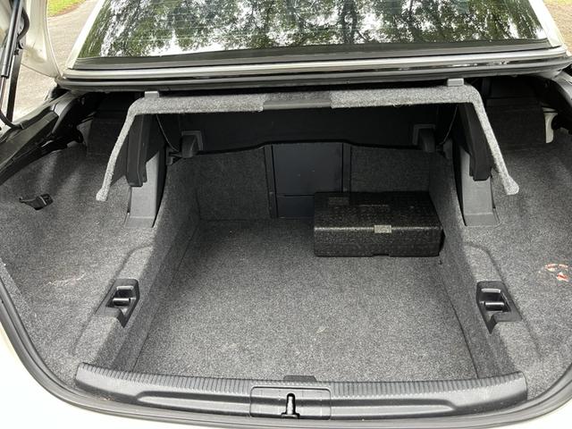 Photo of 2010 White Volkswagen Eos