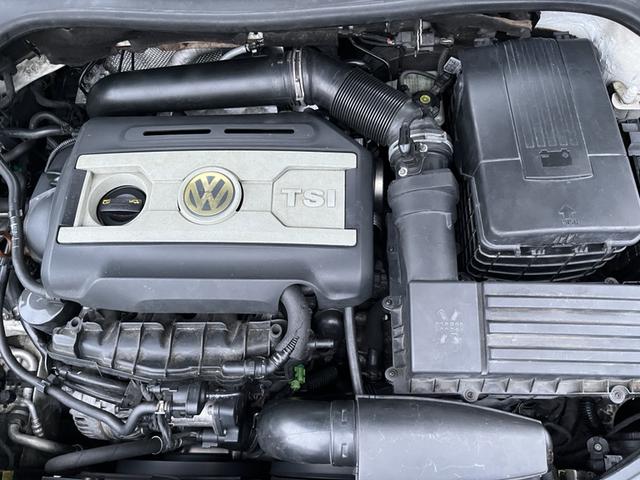 Photo of 2010 White Volkswagen Eos