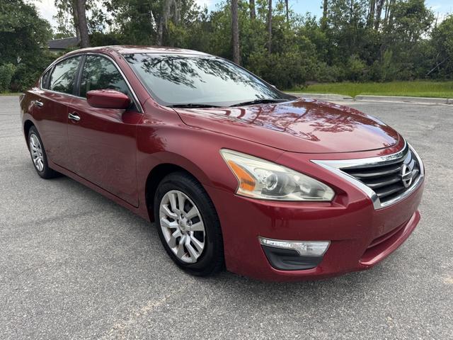 Photo of 2014 Red Nissan Altima