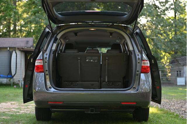 Photo of 2013 Gray Honda Odyssey