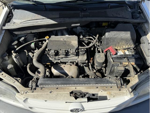 Photo of 1998 White Toyota Sienna