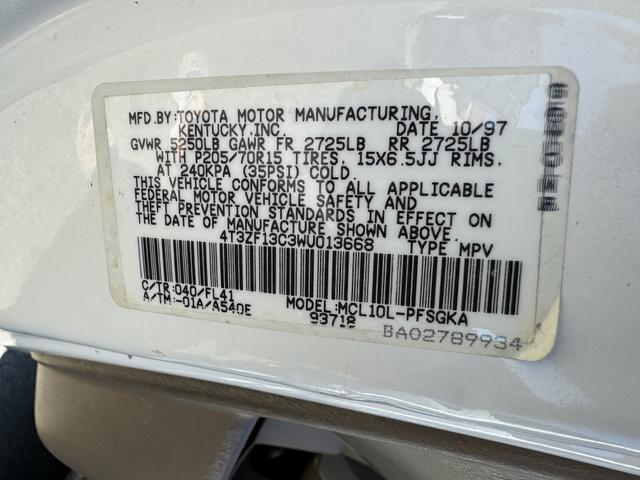 Photo of 1998 White Toyota Sienna