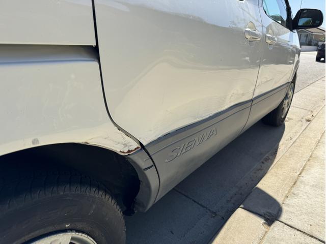 Photo of 1998 White Toyota Sienna