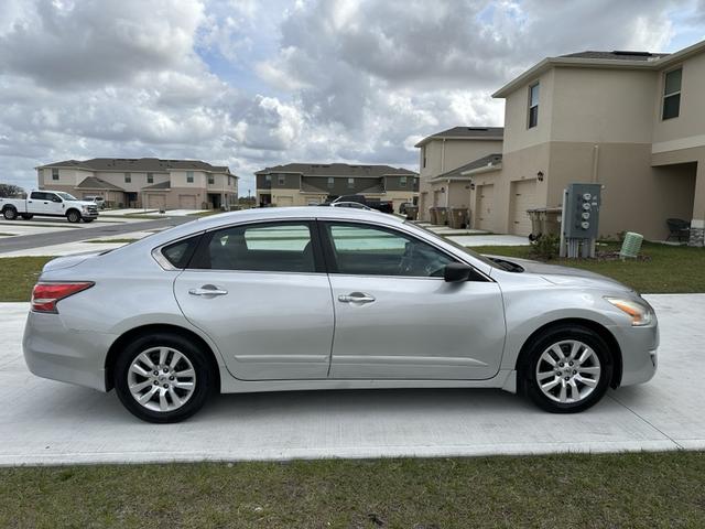Photo of 2015 Gray Nissan Altima