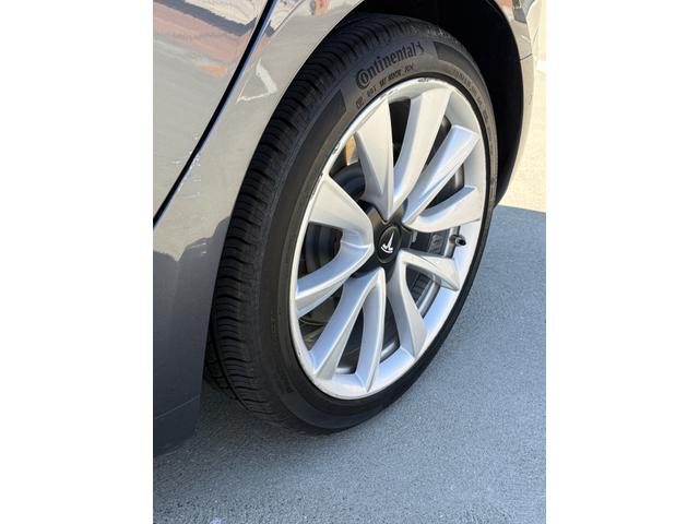 Photo of 2019 Gray Tesla Model 3