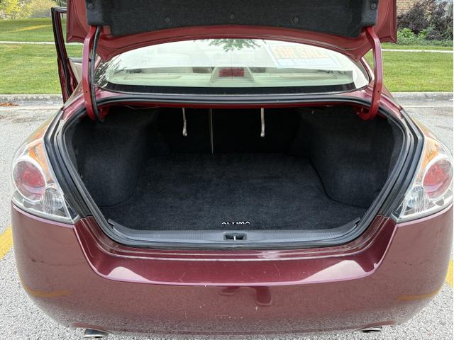 Photo of 2010 Red Nissan Altima