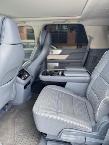 Photo of 2020 White Lincoln Navigator