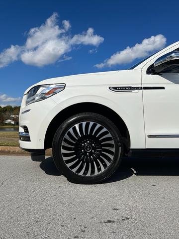 Photo of 2020 White Lincoln Navigator